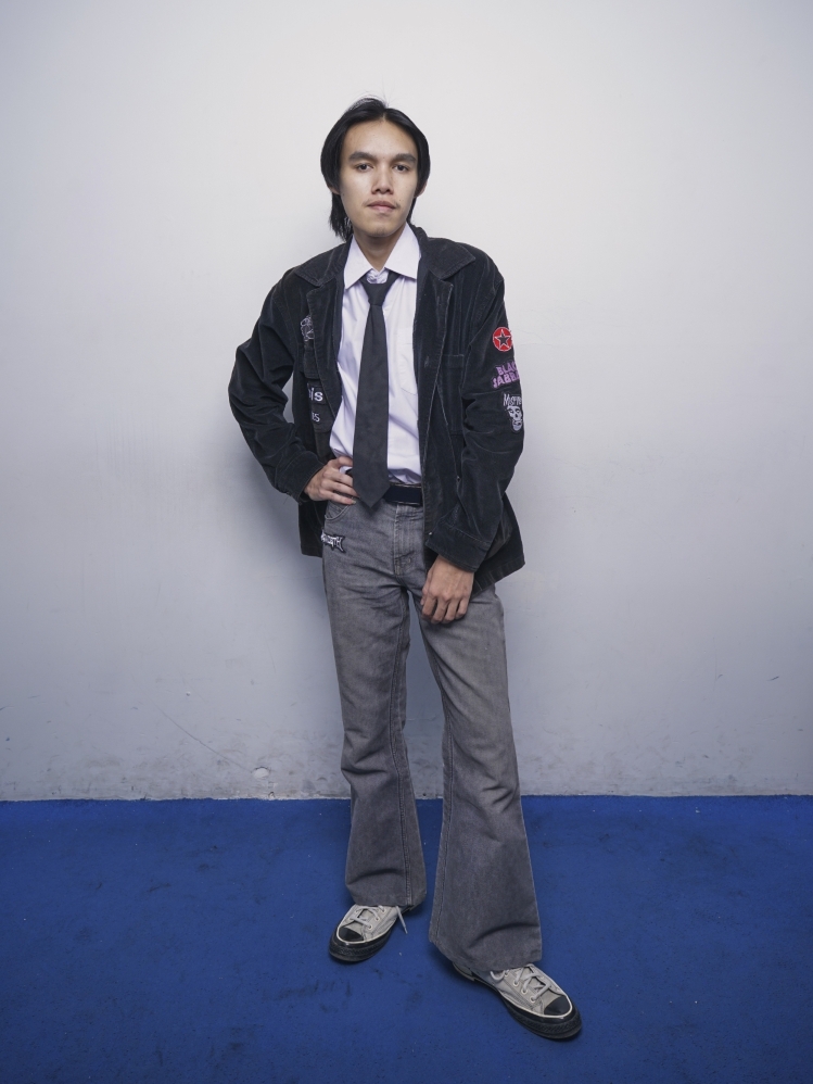 Dimas looking down-right